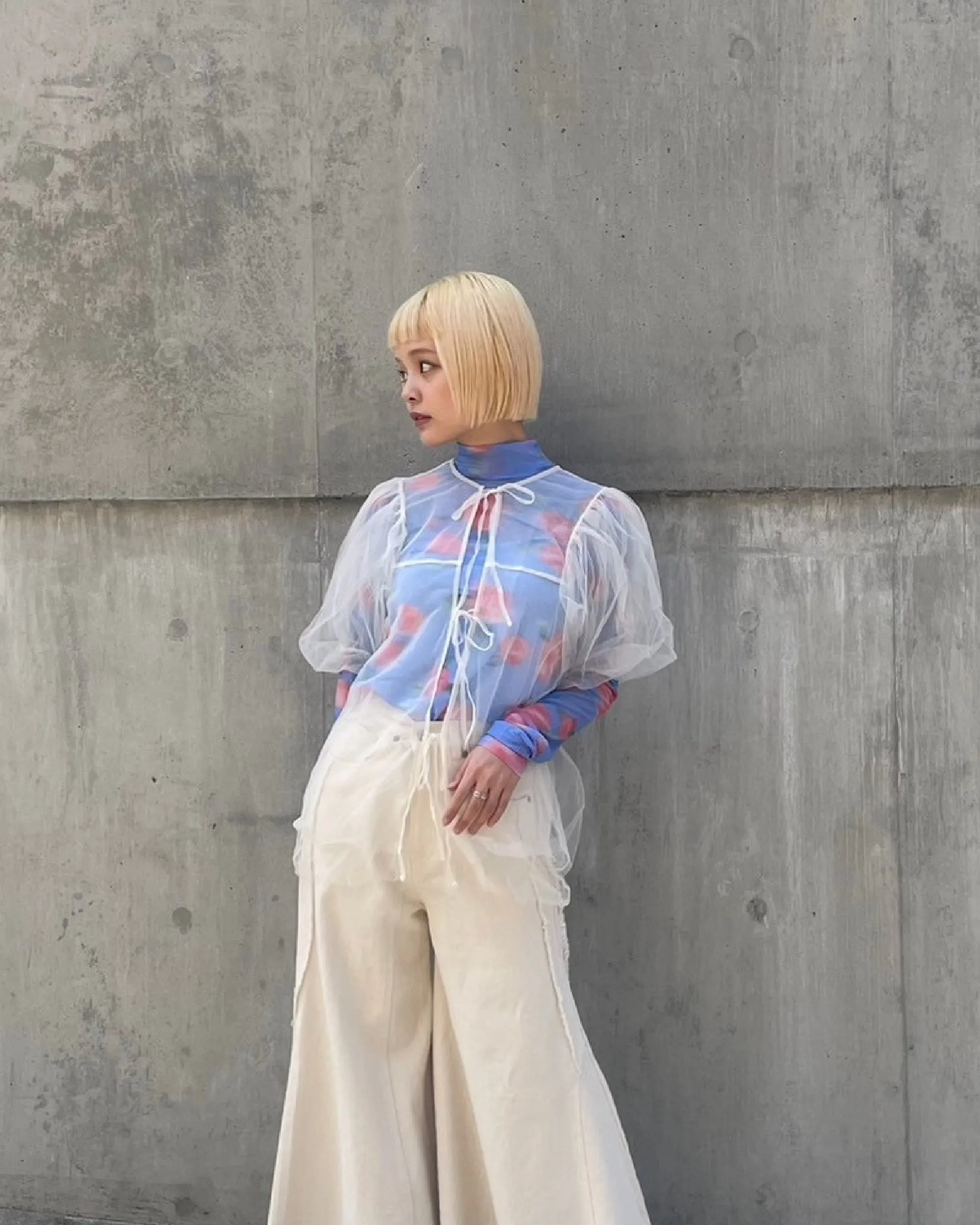Blur pink flowers see-through tops (High neck)