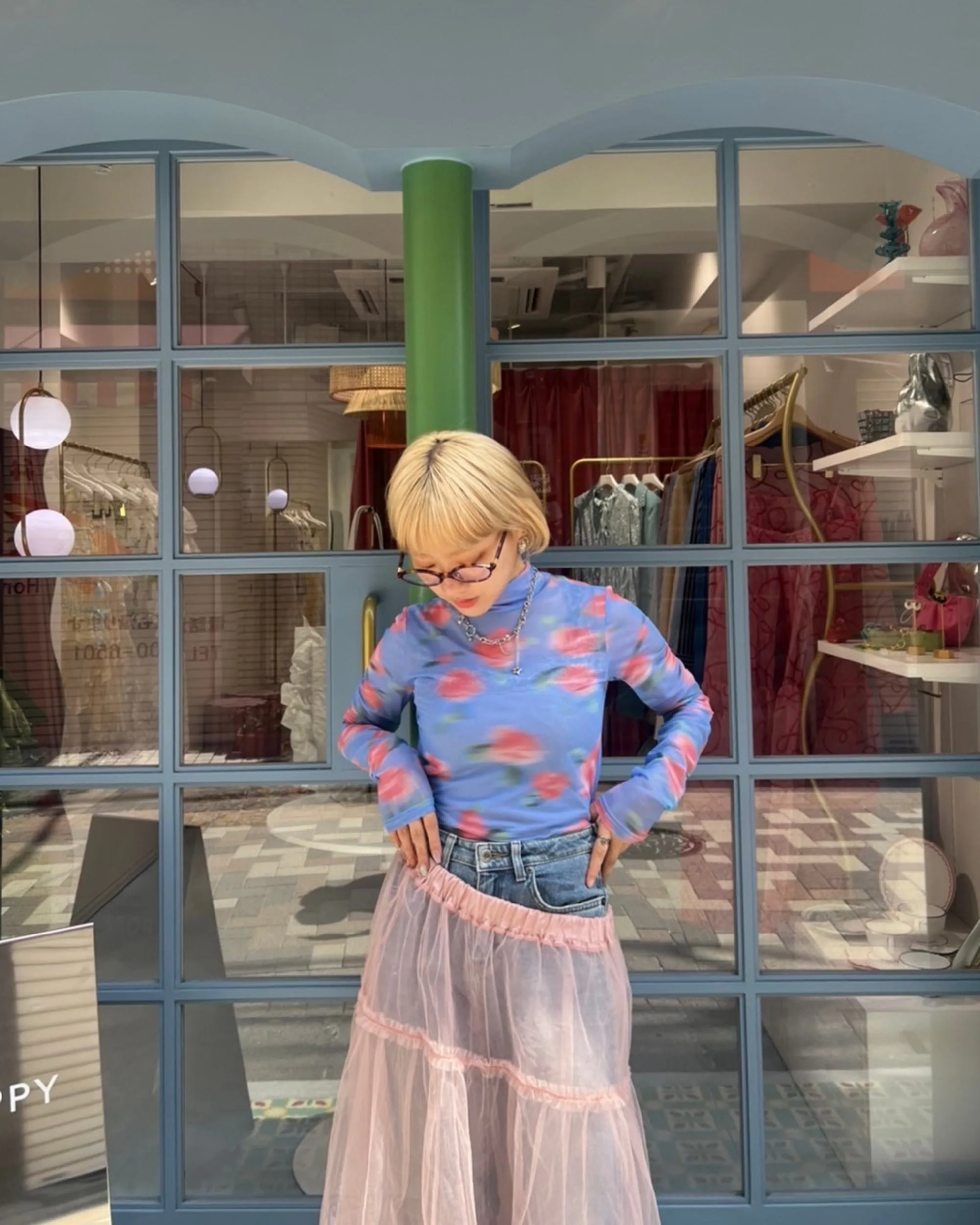 Blur pink flowers see-through tops (High neck)