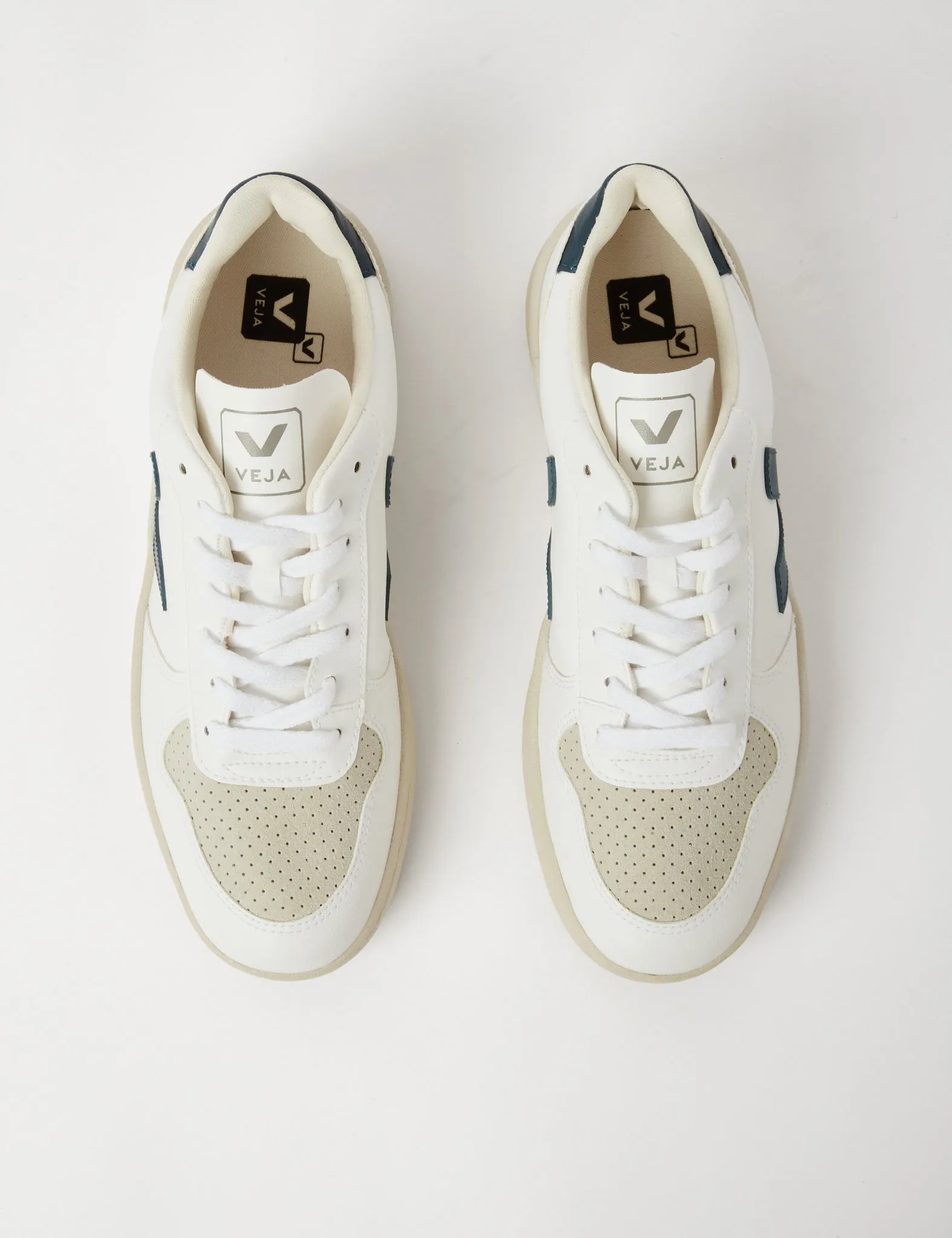 Veja V-10 CWL Trainers - White/California